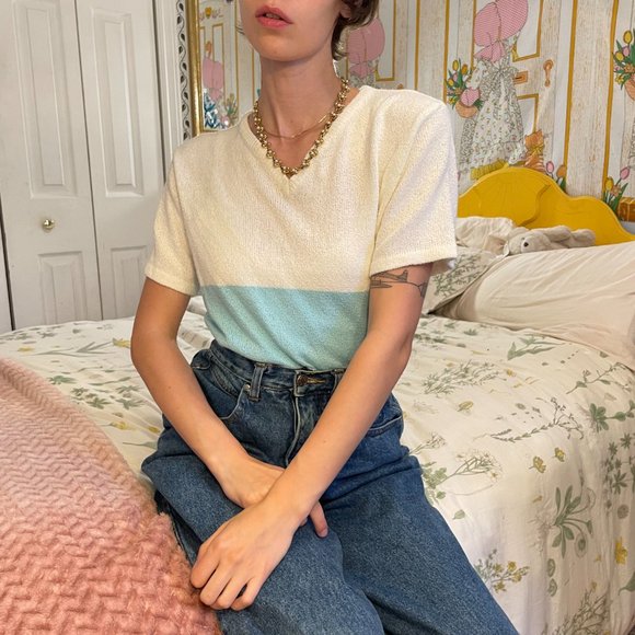 70s Blue and white colourblocked knitted acrylic vneck sweater shirt - Picture 9 of 11